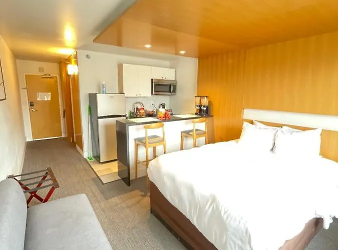 West Wing Hotel, Ascend Hotel Collection