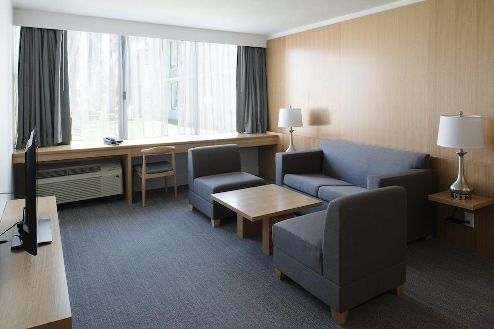West Wing Hotel, Ascend Collection Hotel 3*