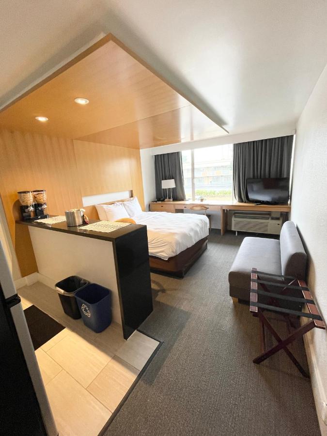 West Wing Hotel, Ascend Collection Hotel 3*