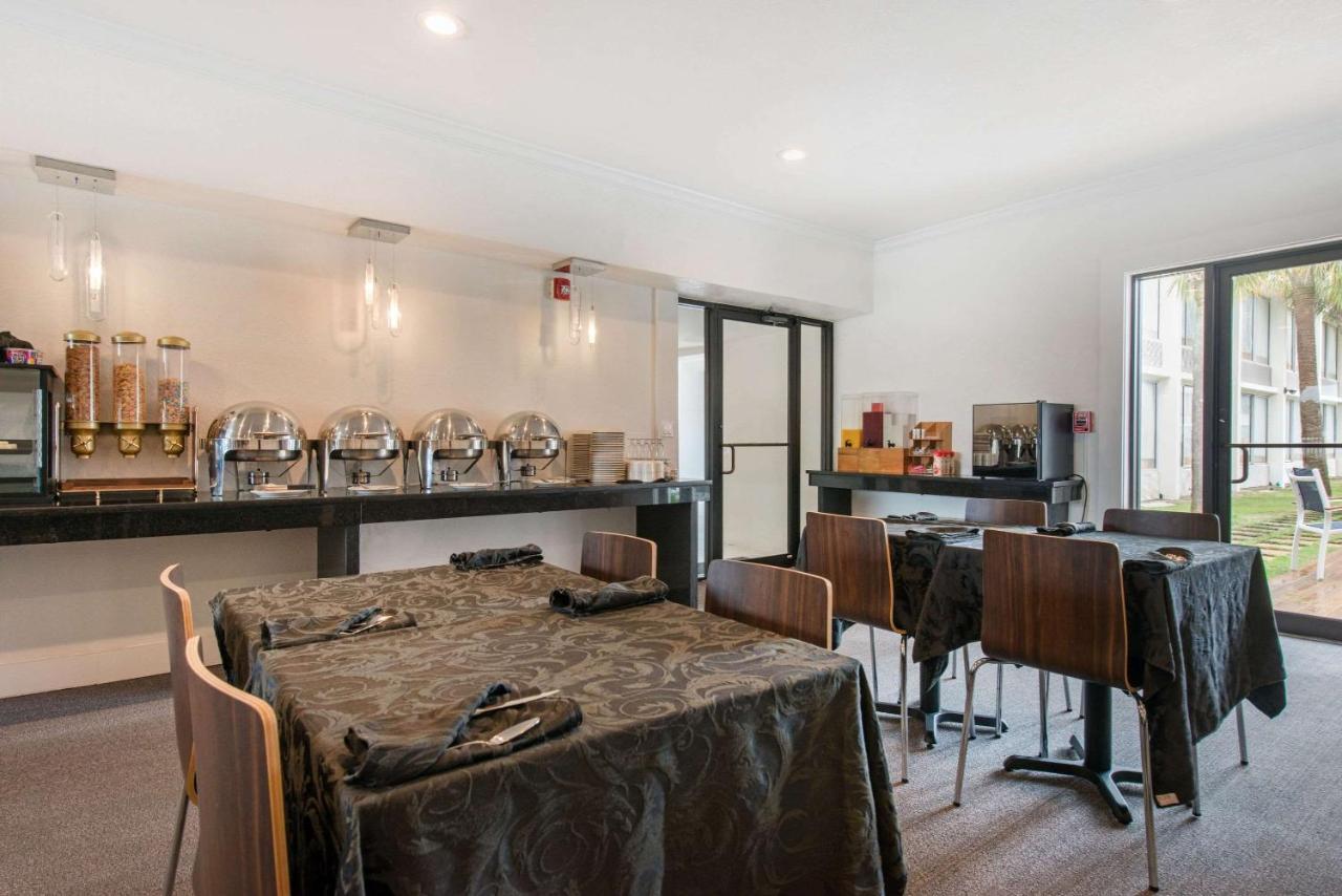 West Wing Hotel, Ascend Collection