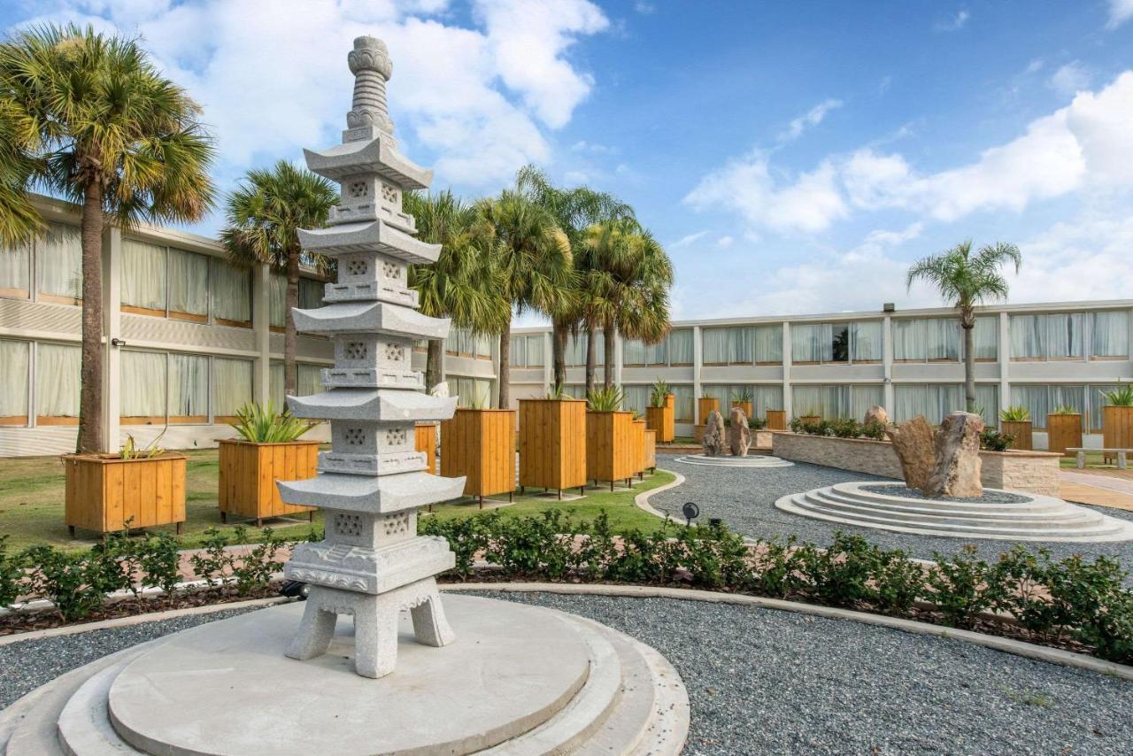 West Wing Hotel, Ascend Collection Hotel 3*