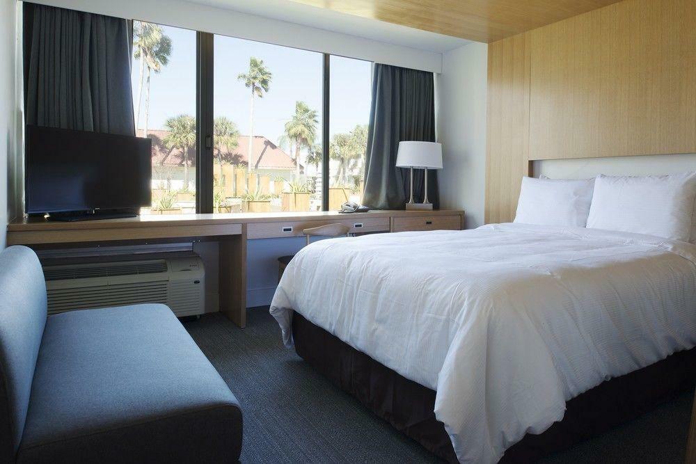 West Wing Hotel, Ascend Collection Hotel 3*